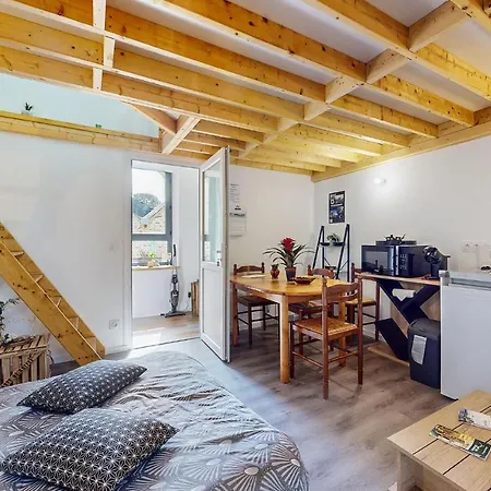 Cozy In Le Vendin With Wifi