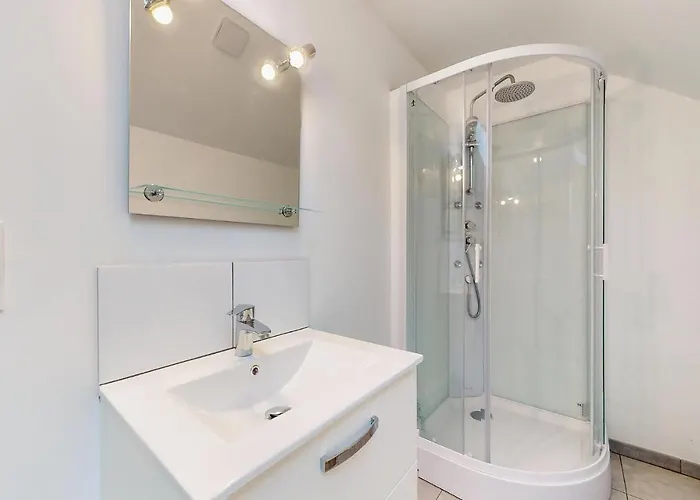 Cozy In Le Vendin شقة